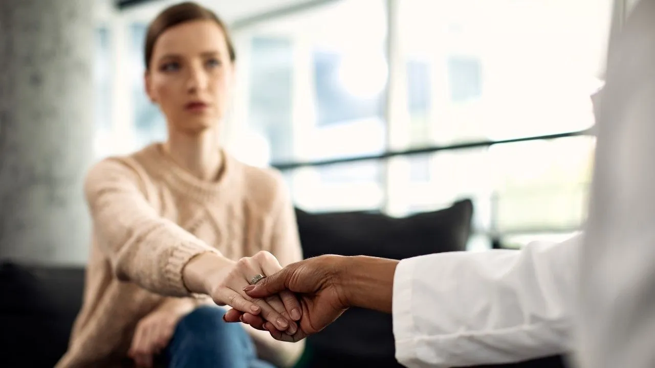 compare and contrast mental health and emotional health